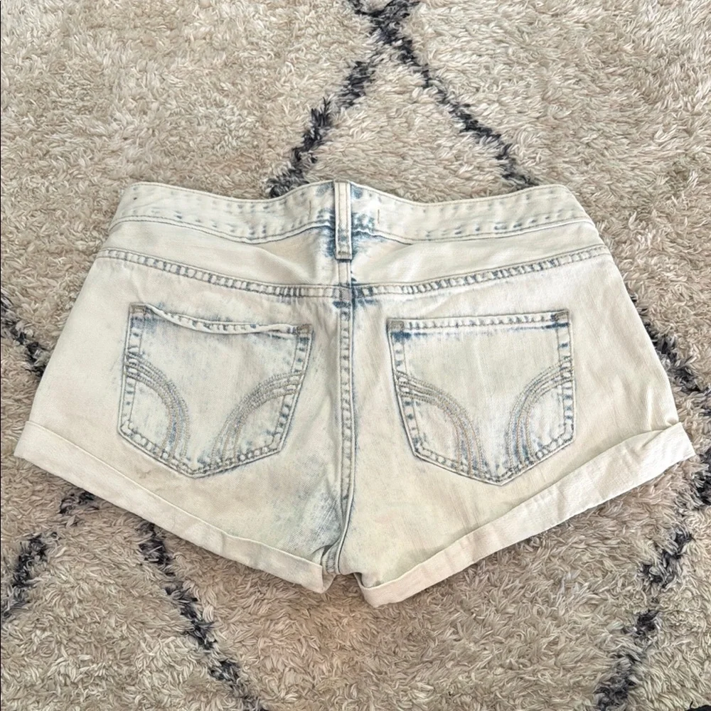 Hollister Jean Shorts with Cuffed Hem, size 7 - Picture 4 of 4